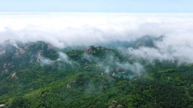 造化钟神秀，荣成石岛湾畔出现“天梯”奇观