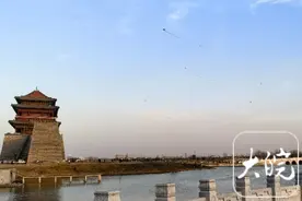 凤阳：春意染古城 纸鸢舞中都图片