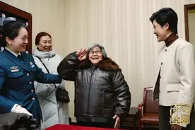 封底故事|原子弹爆炸后，她驾机两次冲向蘑菇云图片