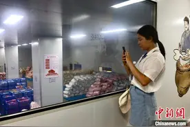 台青“打卡”广西柳州螺蛳粉图片