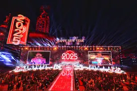 新年倒计时灯光秀点亮首钢园，京津冀首次联动共迎新年图片