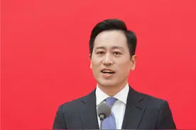 刘扬：京港澳及沪昆高速湖南段将按不低于8车道扩容丨直击厅长通道图片