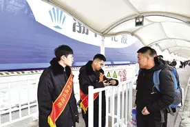 春运回家路 渤海轮渡有“温度”图片