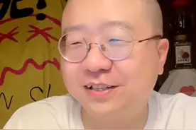 两档脱口秀节目开打，李诞却把喜剧搬到了直播间图片