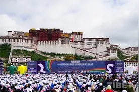 中国西藏第五届跨喜马拉雅国际公路自行车极限赛开幕图片