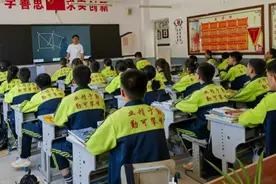 助力乡村振兴 拼多多为冀陇两地乡村学子送去物质和精神食粮图片