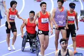 巴黎残奥会：中国队在田径4X100米混合接力预赛中打破世界纪录图片