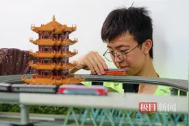 Amazing China Colorful Jingchu：Model Train Ride Offers a Glimpse of Wuhan's Landmarks图片