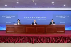 全球首个人形机器人半程马拉松4月13日在亦庄鸣枪起跑图片