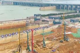湘江长沙综合枢纽三线船闸建设有序推进图片