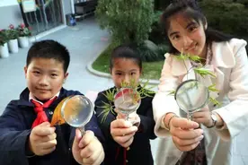 一张小名片，让孩子们与“好朋友老师”的距离更近了！图片
