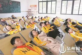 “午休神器”让学生舒心午睡图片