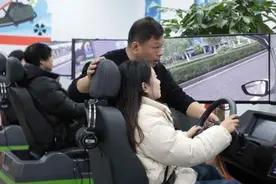 杭州驾照“AI教练”上岗！玩着就把开车学会了视频封面