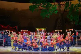 广西优秀舞台艺术作品晋京展演启幕 现代京剧《瑶山春》演绎红色传奇图片