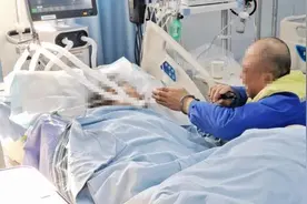 “娘，儿对不起你”——戒毒人员探视病危的母亲，长跪病床前忏悔不已图片