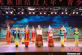 新疆克州30名少数民族少年儿童来赣过大年图片
