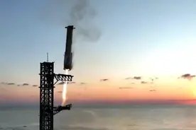 “筷子”夹住火箭！美国太空探索技术公司首次成功回收“星舰”图片