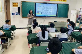 通山迎宾路小学教师阚莹莹：口风琴吹出乐教路图片