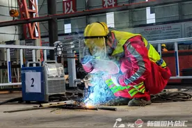 连霍高速改扩建工程进入路面施工阶段图片