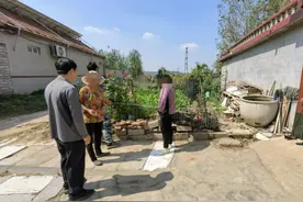 菜园挡了成亲路，调解团队十余次上门化干戈图片