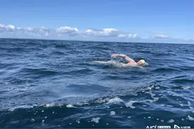 对话横渡北海峡的中国第一人：海水仅14°C，一路都在抽筋图片