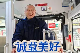 公交“定制专车”升级，“一班一车”护航学子上学路图片