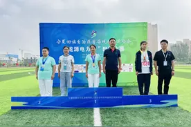 盲人跑者和他们的“眼睛”：携手追光 不惧黑暗图片