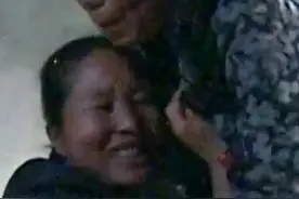 秀我中国｜张桂梅的家访纪实：她紧紧抱住年幼时因贫辍学的学生母亲图片