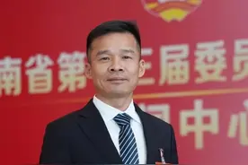 省政协委员钟高明建议：实施体育设施施工认证制度 | 建议提案零距离图片