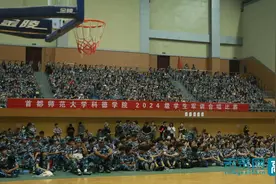 铸铁血军魂 唱时代华章｜首都师范大学科德学院2024级学生军训合唱大赛举办图片
