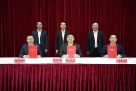 奉贤区人民政府、上海理工大学、上海出版印刷高等专科学校举行合作办学签约仪式图片
