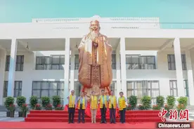 孔子第76世孙参与捐赠的纯铜铸造孔子像在上海嘉定落成揭幕图片
