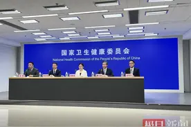 中疾控提醒：蜱虫叮咬后不可用手直接拔图片