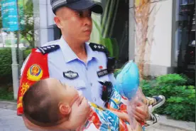 暖心！男童下颚磕伤 海口海岸警察紧急护送就医图片