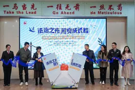 解锁法治活动新玩法！广州荔湾学子体验模拟法庭、“打卡”法治游园会图片