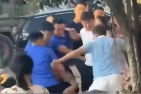 官方通报“江西抚州执法人员打人”：正在调查，将依法依规处理图片