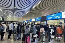 这是刚刚的杭州东站！多地车票售罄，“开车挪了1小时又堵了”！紧急提醒图片