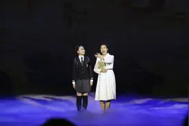 北京二中建校三百周年，濮存昕等校友和师生同台献祝福图片