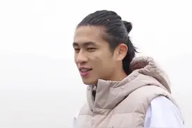 国脚张玉宁“打卡”苍南168黄金海岸：家乡的大海最有味道图片