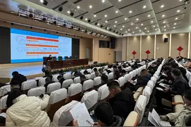全力以“复”保安全 护航企业“开门红”——武汉长江新区应急管理局多措并举助力企业复工复产图片