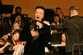 一曲《小白杨》，经典永流传！阎维文师生民族声乐音乐会走进青岛图片