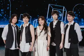 五月天《回到那一天》  丁当首次担任师兄演唱会嘉宾图片