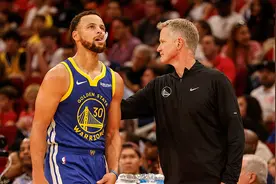 科尔盛赞库里：他比以往任何时候状态都要好图片