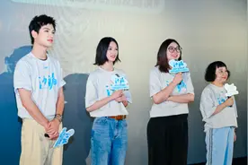 导演、主演都是重庆妹子！电影《沙漏》来渝路演图片