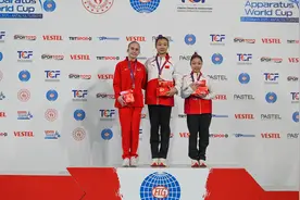 （体育）体操——世界杯安塔利亚站：杨凡予微、田倬凡分获高低杠冠军、季军图片