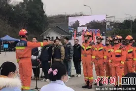 自贡沿滩举行2025年森林火灾综合实战应急演练图片