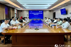 “吉大人工智能学院—吉林联通数智联合实验室”揭牌成立图片