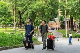 未来已来！华南理工大学2024级新生入学报到图片