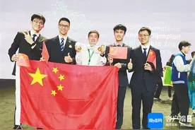 海口中学学生钟正获国际大赛金牌 父母倍感自豪：“他这一路走来很不容易”图片