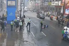 云南瑞丽警方第一时间投入地震应急救援工作图片